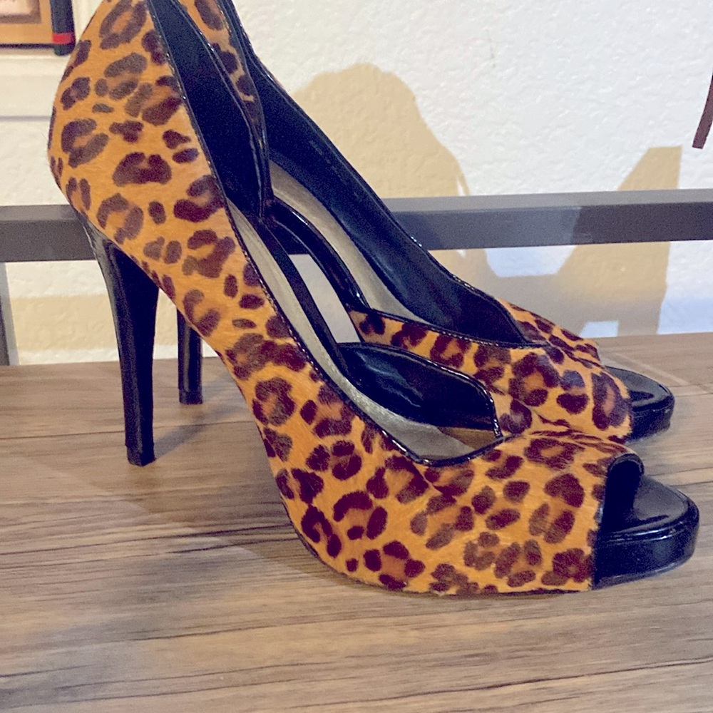 BEBE LEOPARD HEELS FUR